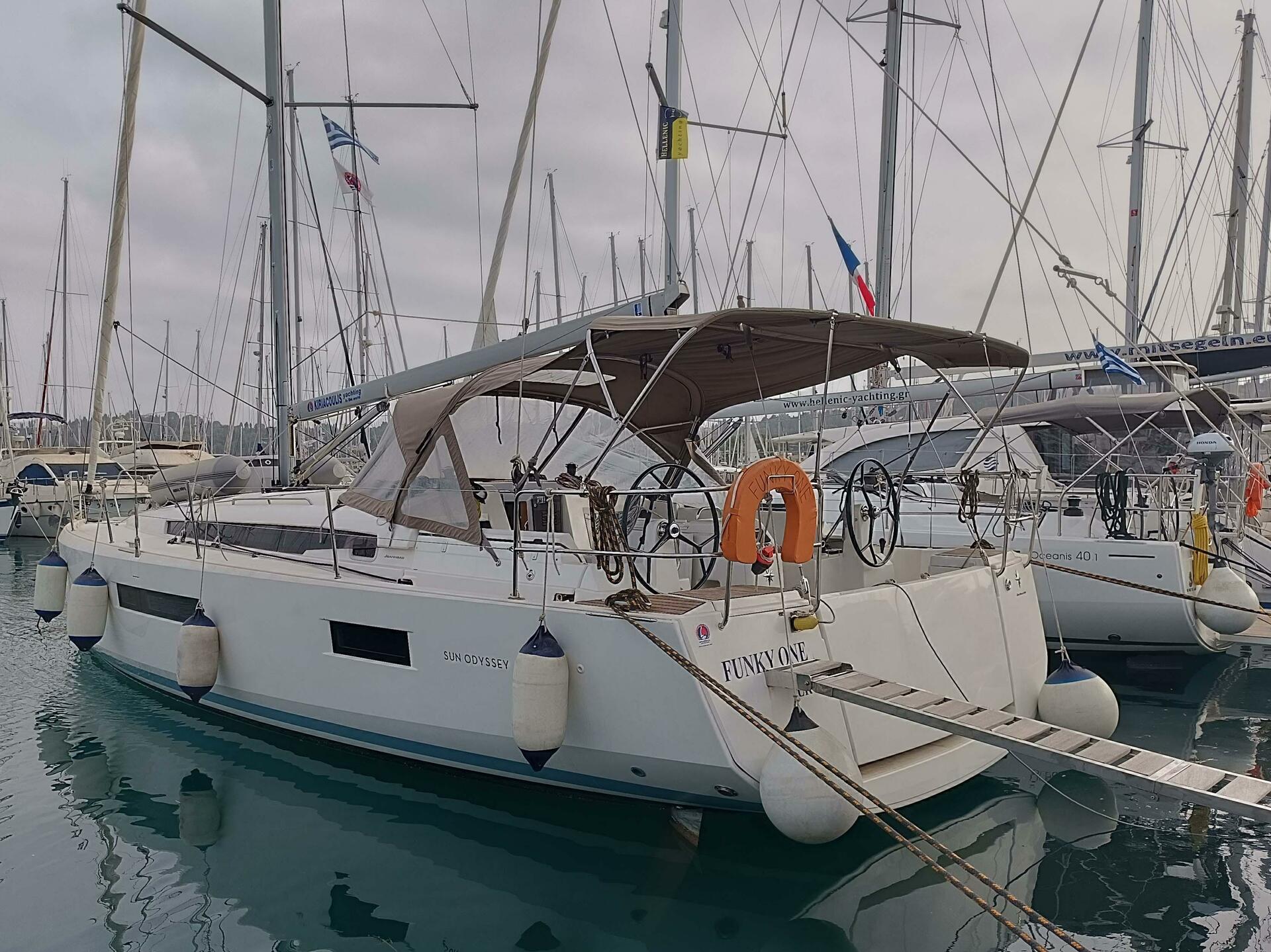 FUNKY ONE | Sun Odyssey 440