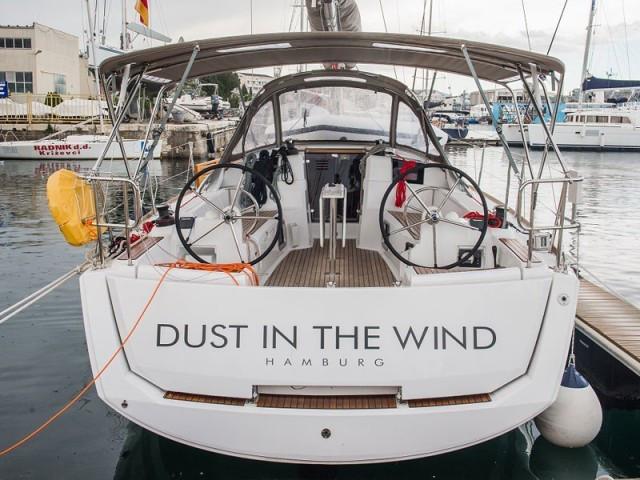 Dust in the wind | Sun Odyssey 389