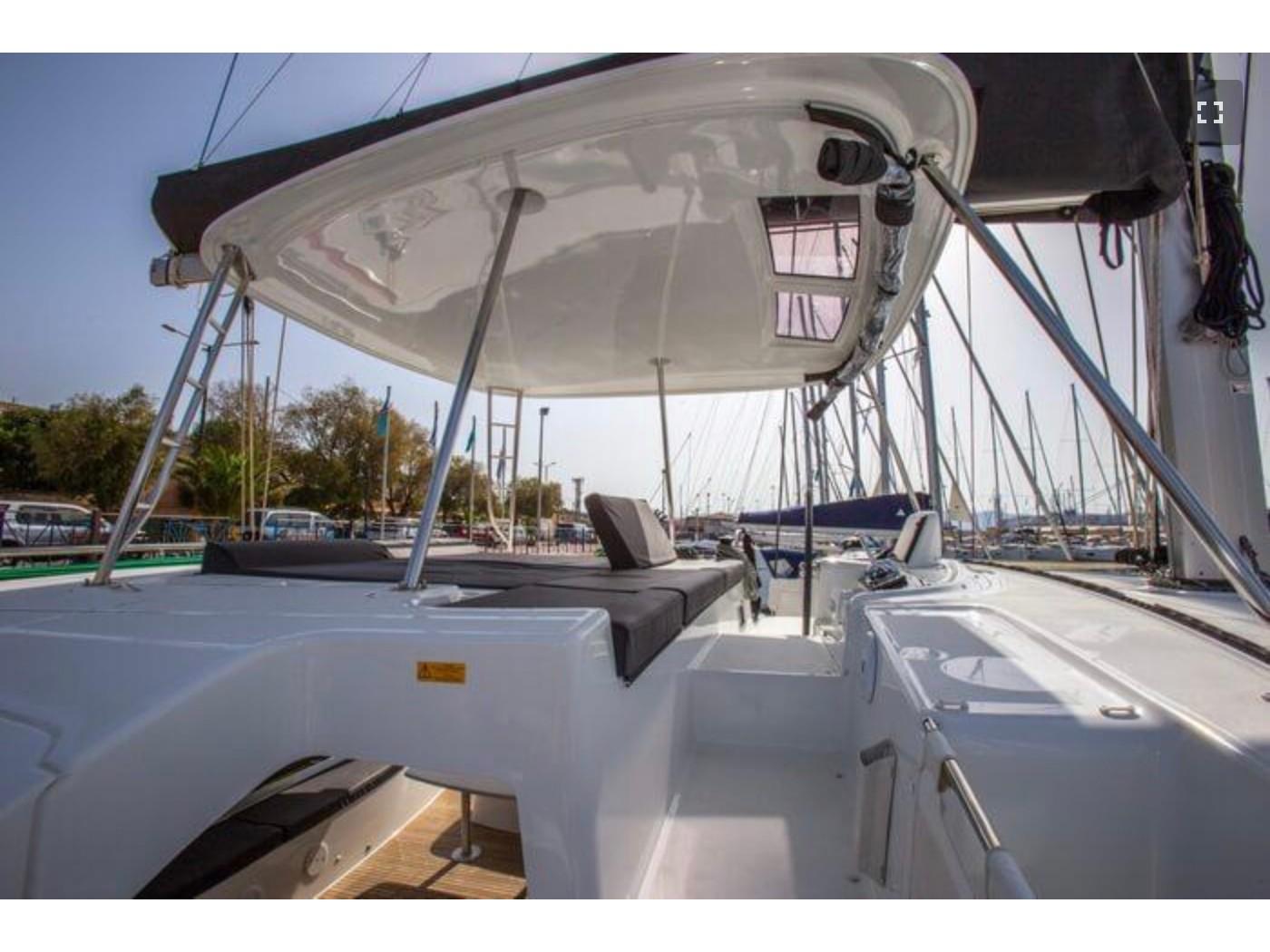 Pegasus | Lagoon 46  Flybridge