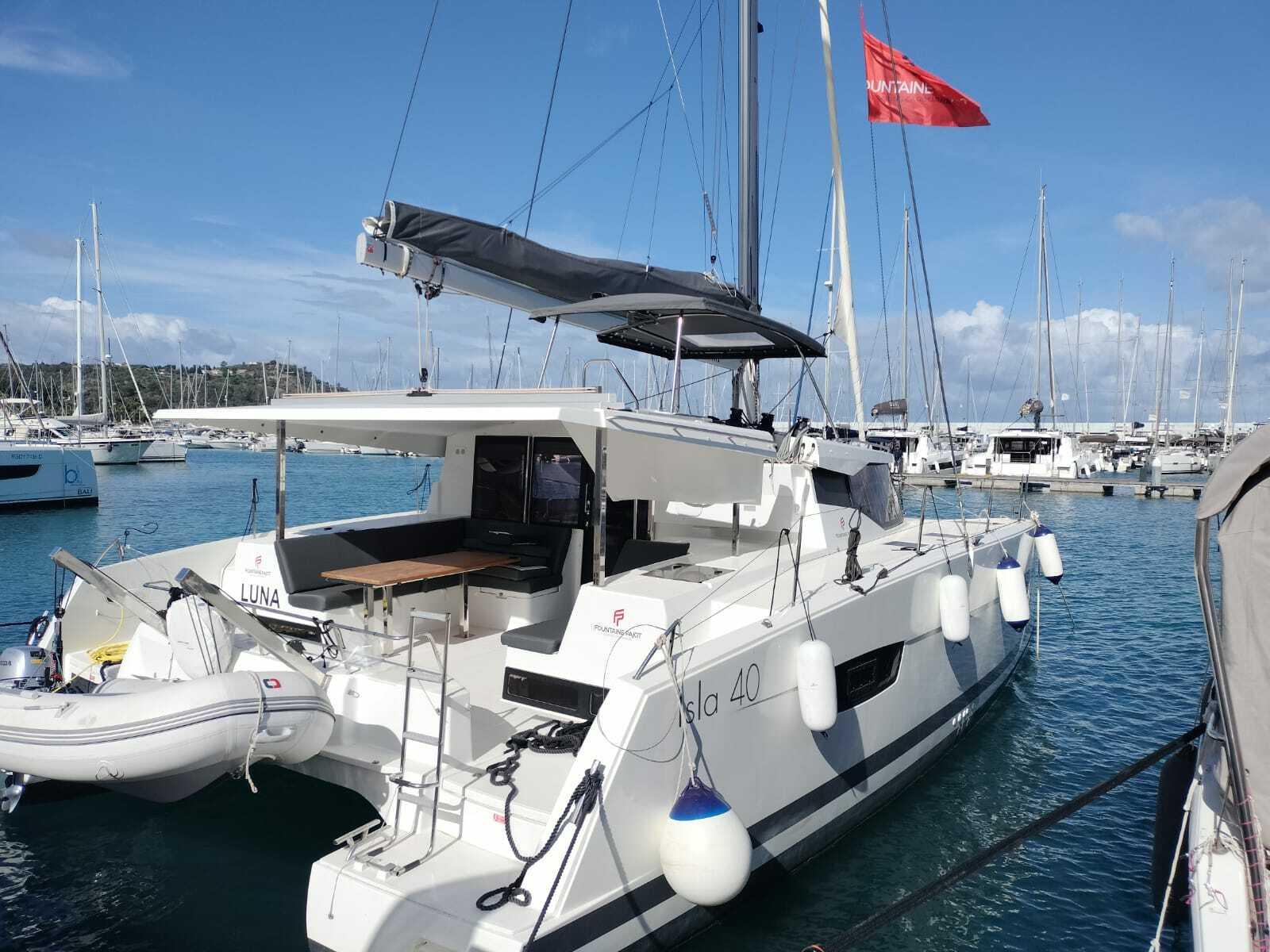 Luna | Fountaine Pajot Isla 40