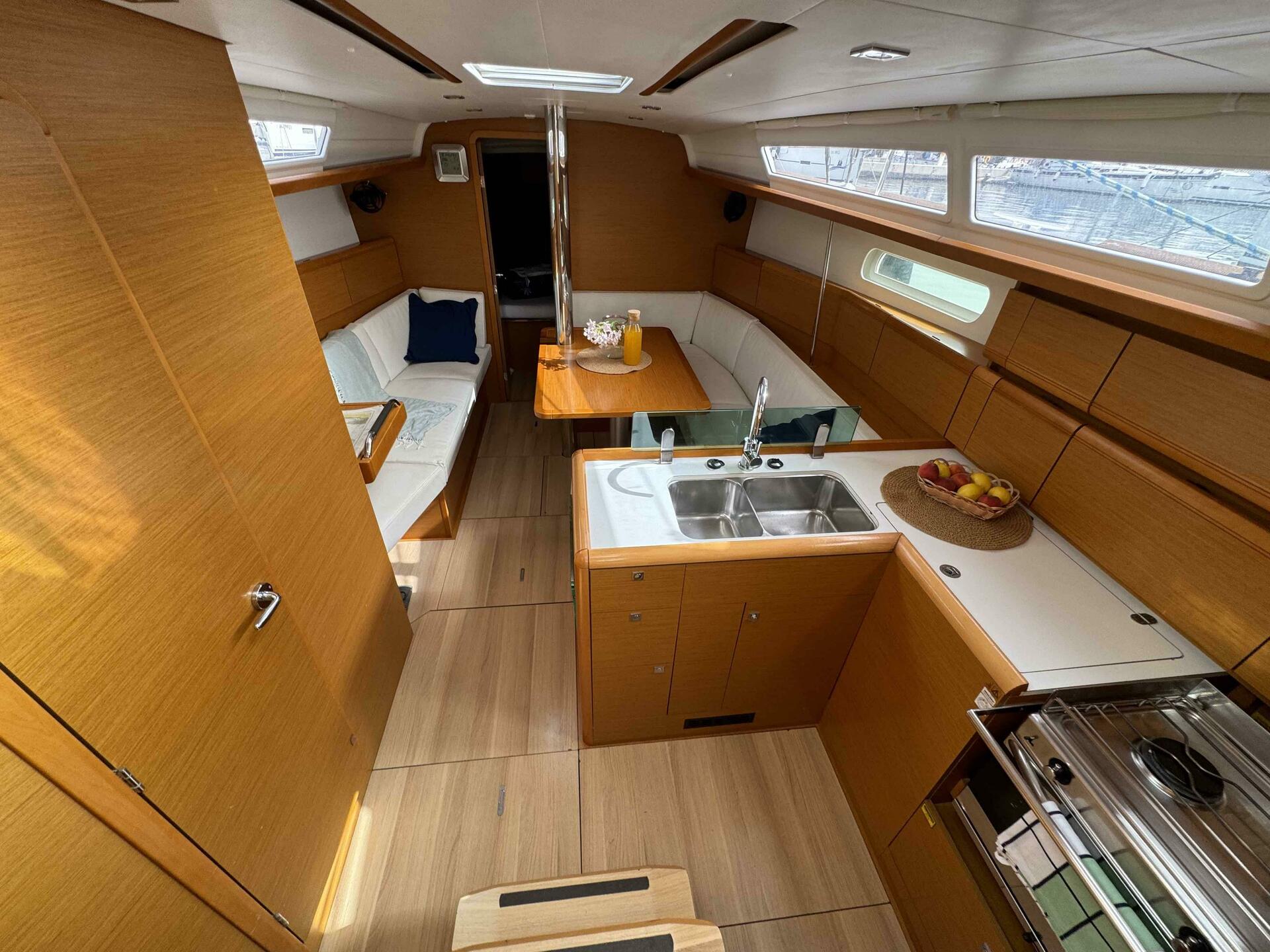 Dust in the Wind | Sun Odyssey 389