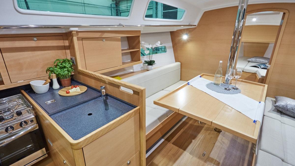 Sunsail Sun Odyssey 319