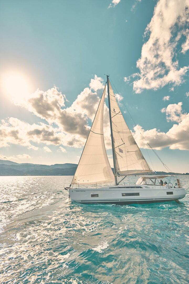 Vienna Princess | Bow Thruster, Solar Panel, 12 pax | Oceanis 46.1