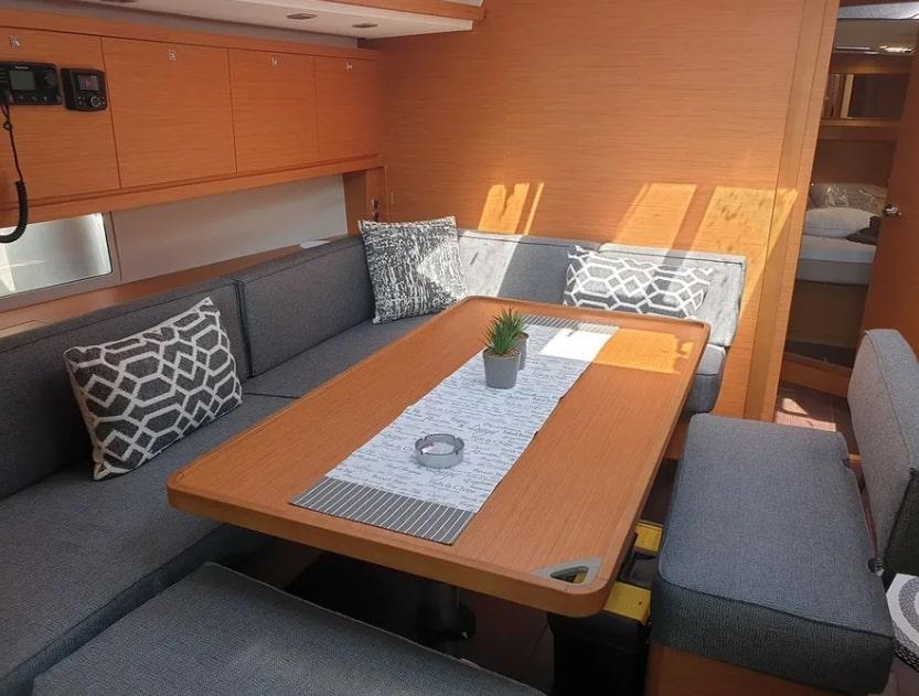 Emphasis | Dufour 470