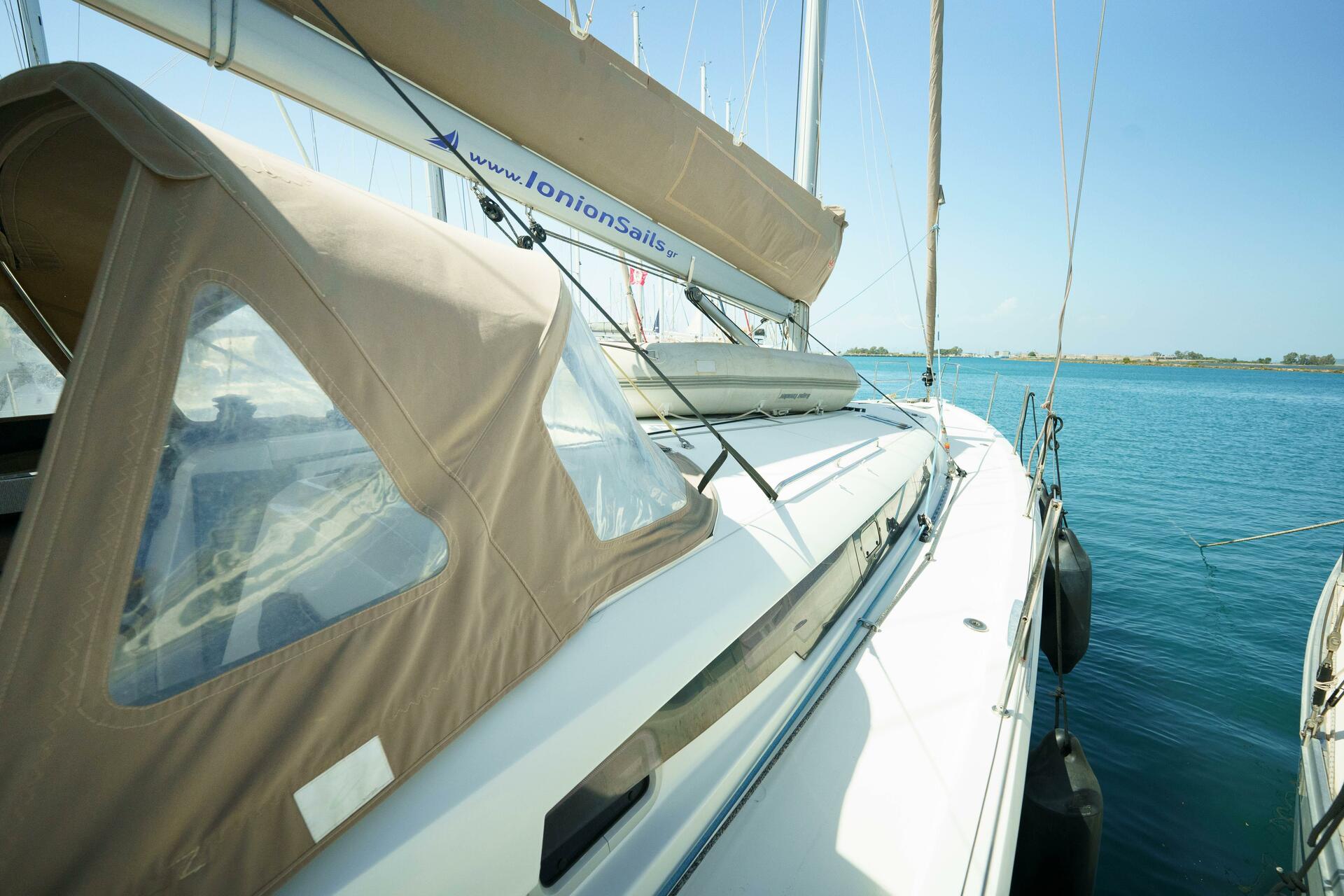 Kalm | Sun Odyssey 490