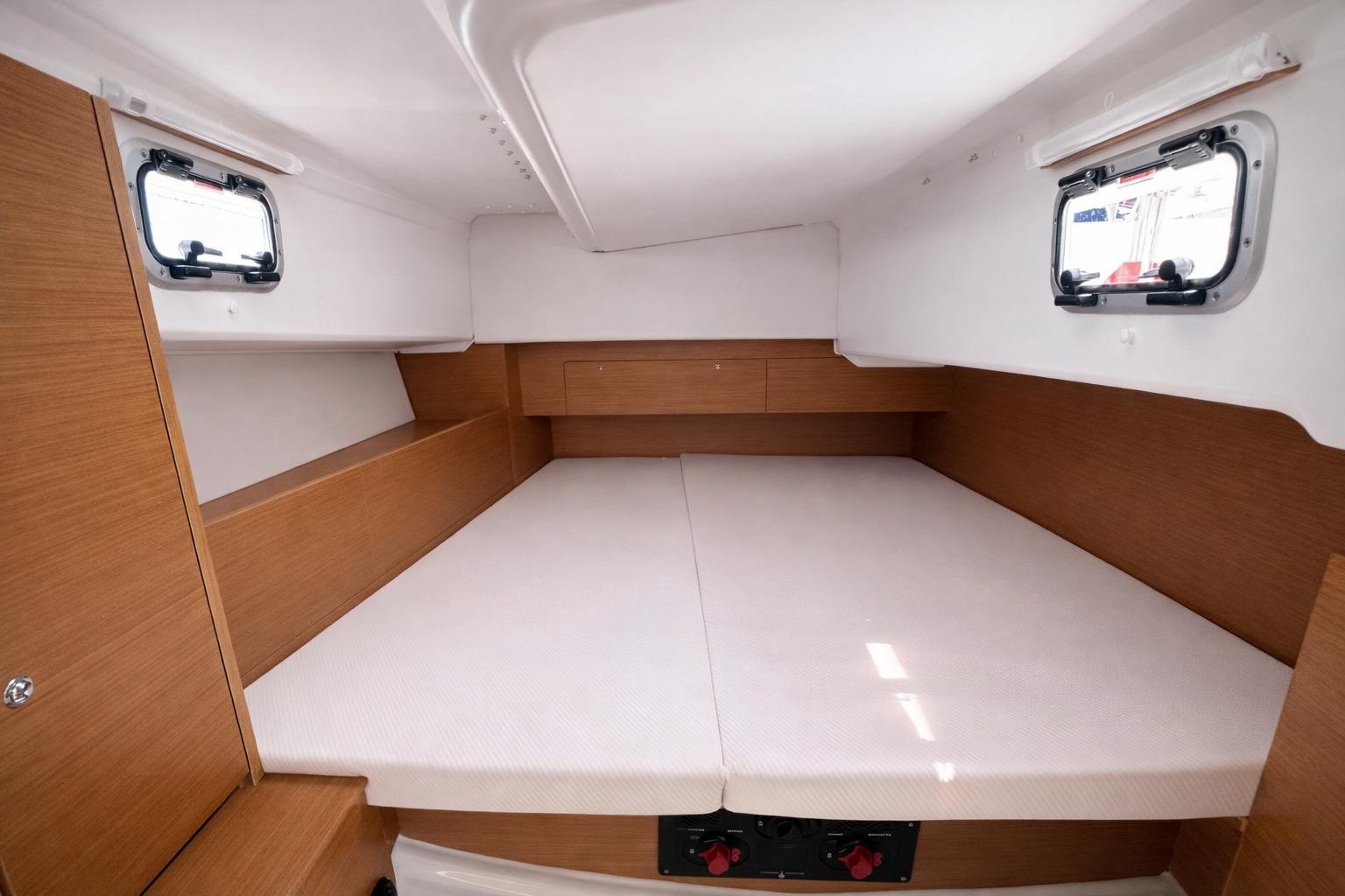 All in | Sun Odyssey 350