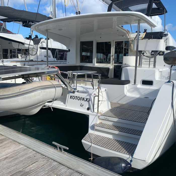 Cotopaxi | Lagoon 40 photo 2