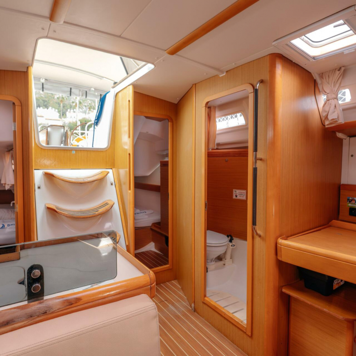 Winter Breeze | Sun Odyssey 42i photo 3