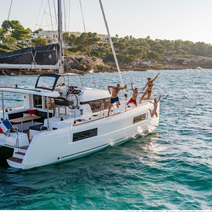 LAST ONE | Lagoon 40 photo 1