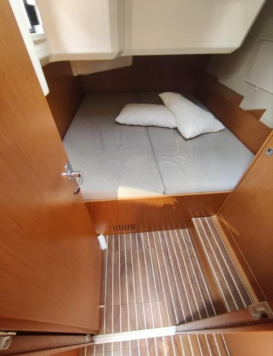 Silver VII | Bavaria C42 photo 6