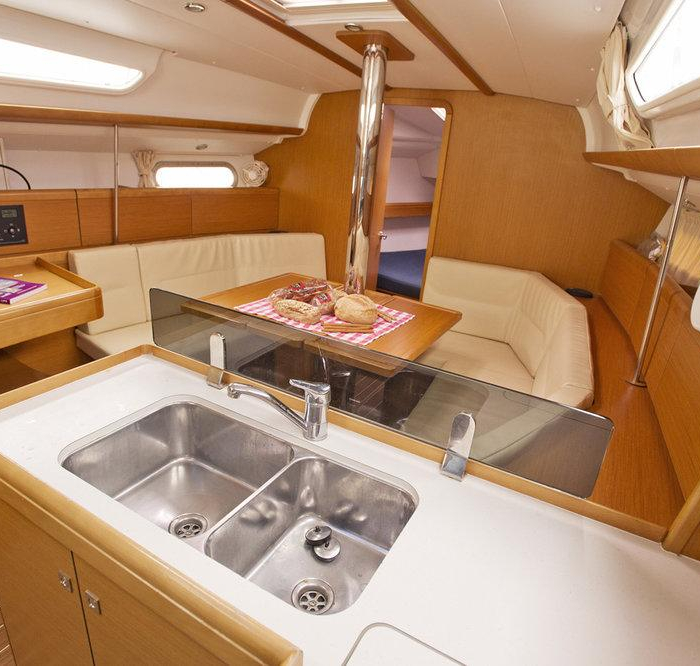 Lauren | Sun Odyssey 36i photo 14