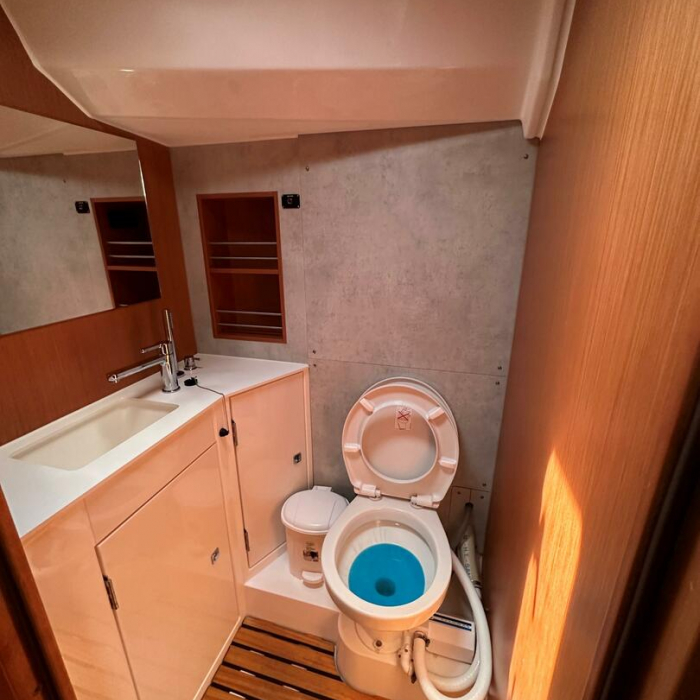 Leopard | Bavaria C42 photo 10