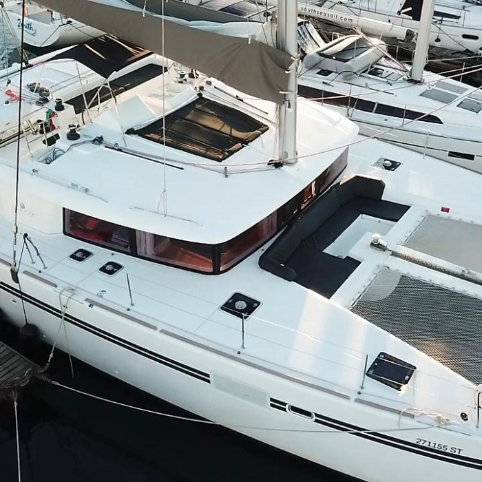 Diva | Lagoon 450 Fly photo 23