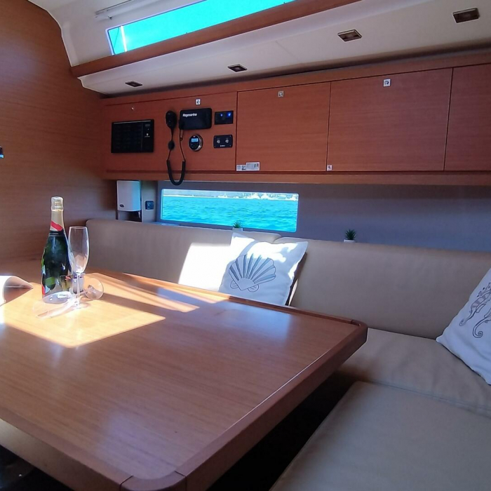 Weasley | Dufour 470 photo 11