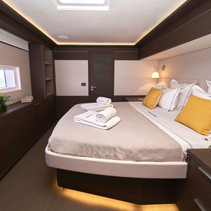 CRAZY HORSE | Lagoon 78 photo 18