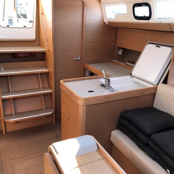 Luna | Dufour 350 GL photo 9