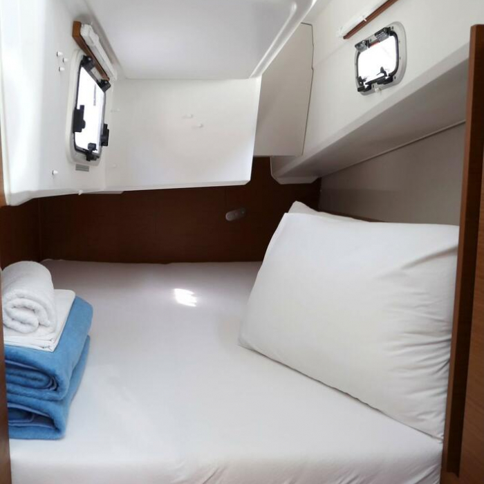 Red Kiss | Sun Odyssey 380 photo 6