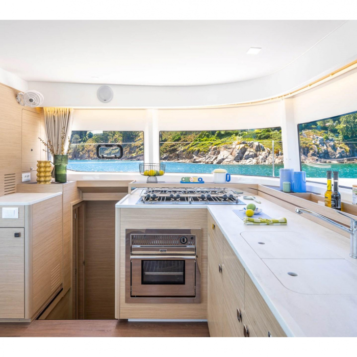 KY DONG | Lagoon 43 photo 3