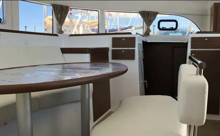 Butterfly | Lagoon 380 photo 18