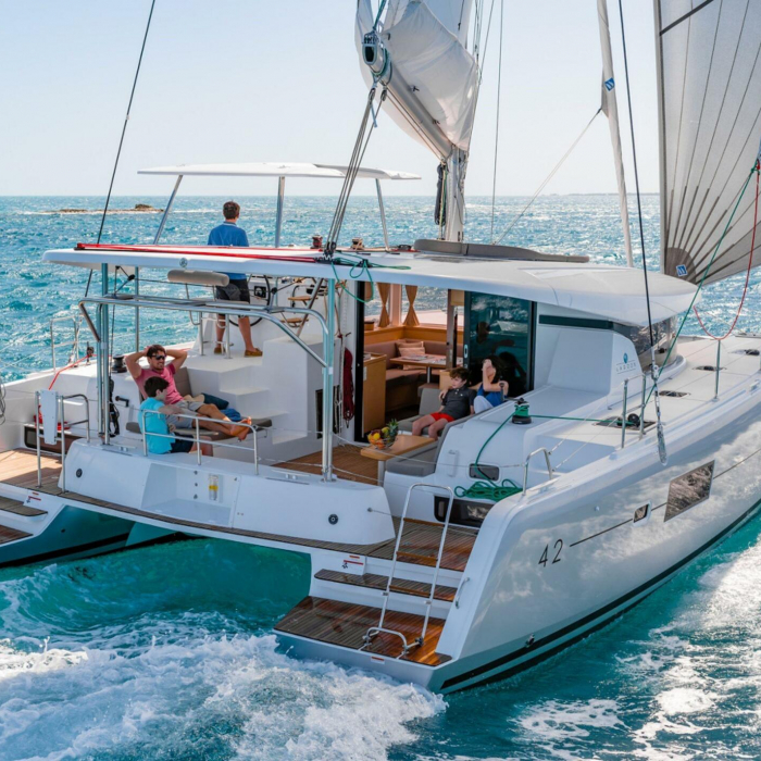 HeyBlue | Lagoon 42 photo 12