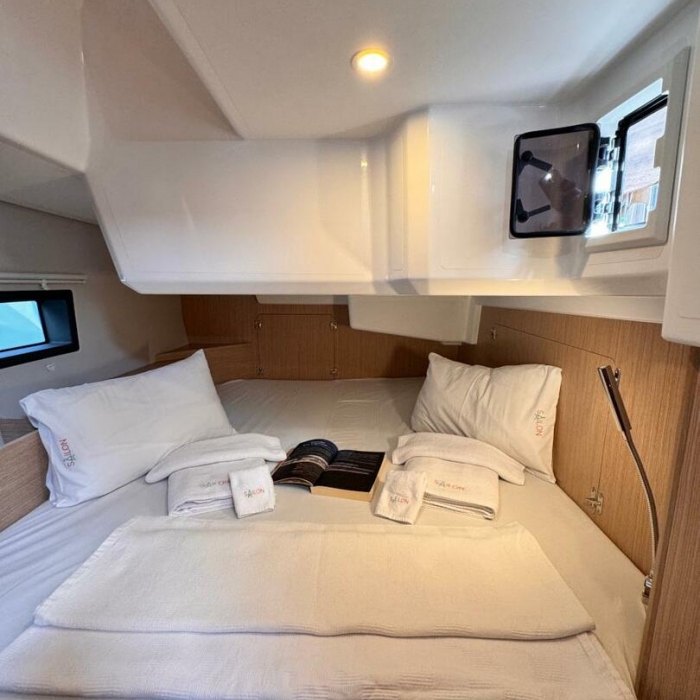 Sorores | Bavaria C42 photo 6