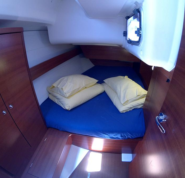 China girl | Dufour 375 GL photo 17