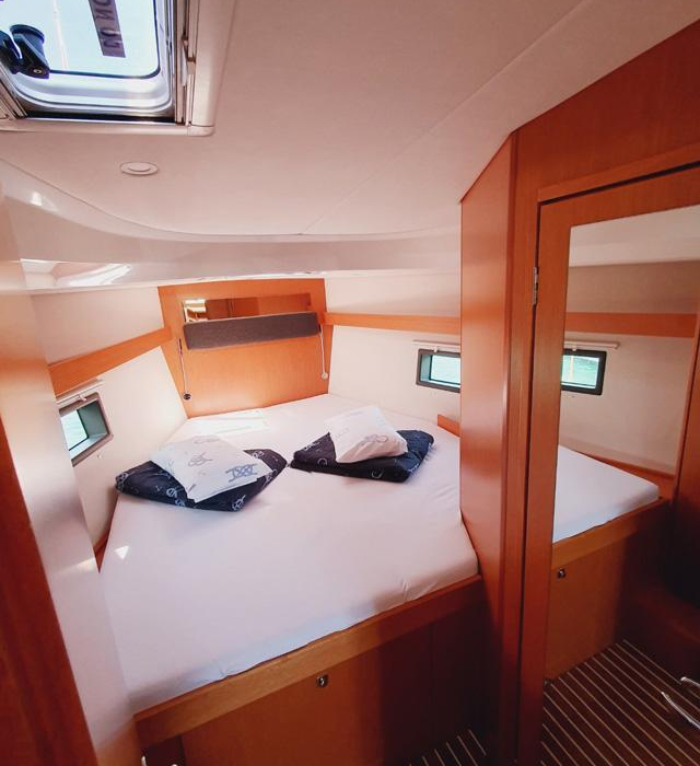 Lucia | Bavaria C42 photo 10