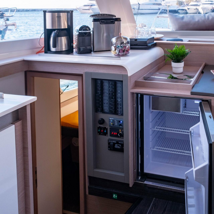 Artemis | Fountaine Pajot Isla 40 photo 10