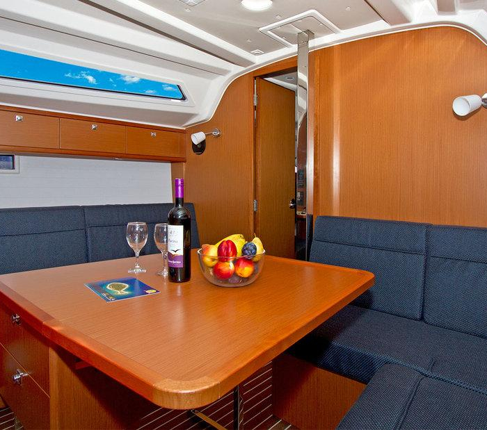 Lirica | Bavaria Cruiser 37 photo 12