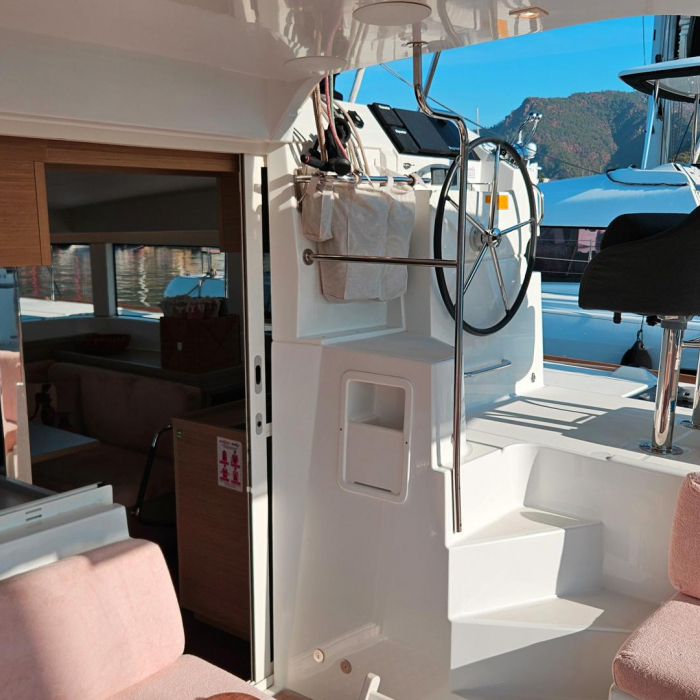 Shima | Lagoon 40 photo 4