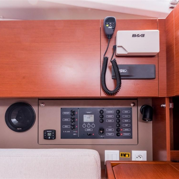 Bela | Oceanis 35.1 photo 10