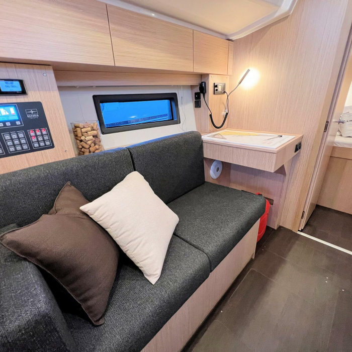 Mala Hana | Bavaria C38 photo 22