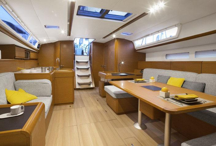 NOSY BE_DB | Sun Odyssey 519 photo 5