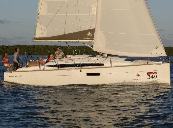 Bravo Kiss | Sun Odyssey 349 photo 3