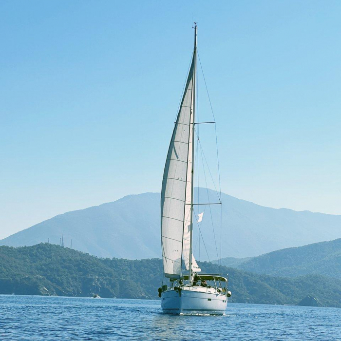 Aquaholic | Bavaria Cruiser 45 photo 4