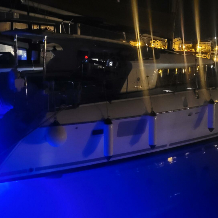 Happiness | Lagoon 421 photo 10