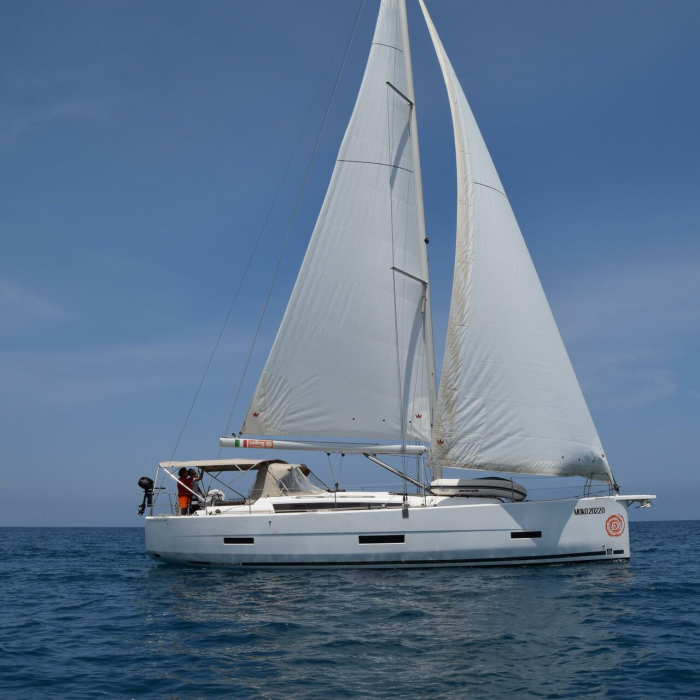 Little Mokoro | Dufour 430 photo 2