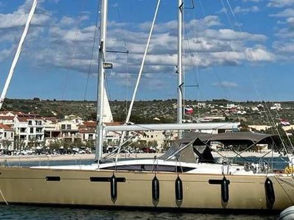 Champagne | Jeanneau 57 photo 1