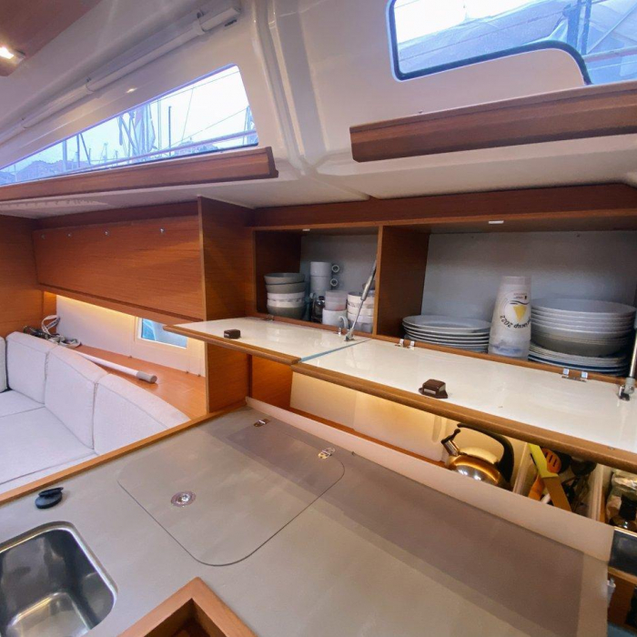 Jelo | Dufour 390 GL photo 8