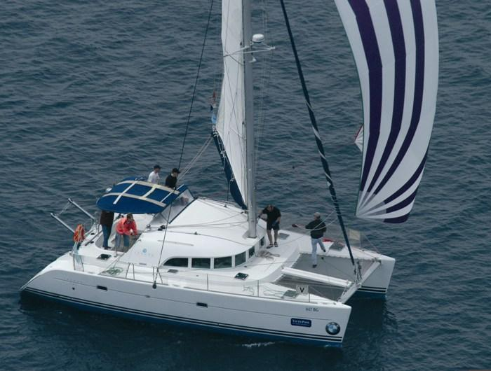 Ploto | Lagoon 380 photo 1