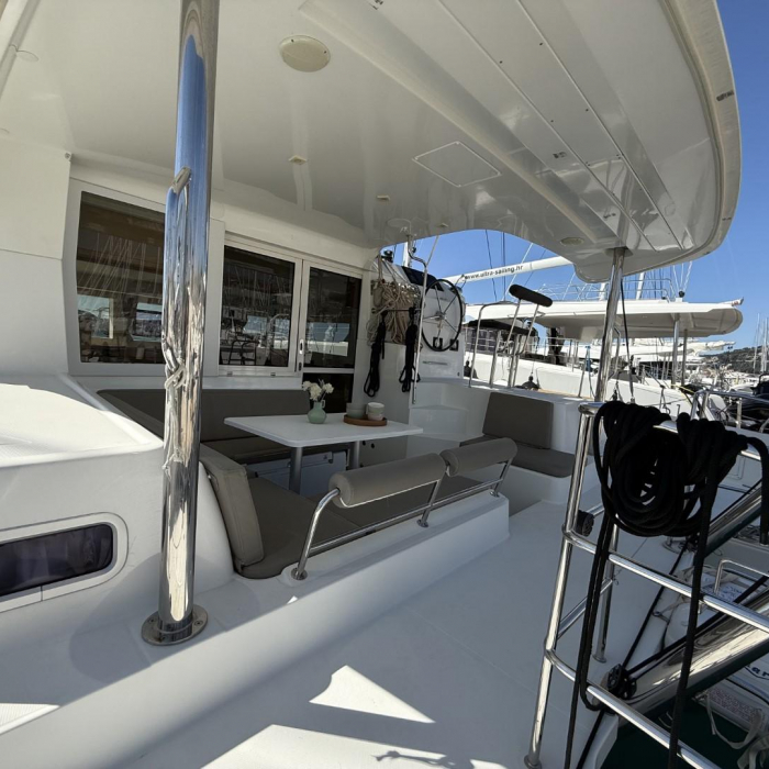 Cava | Lagoon 39 photo 24