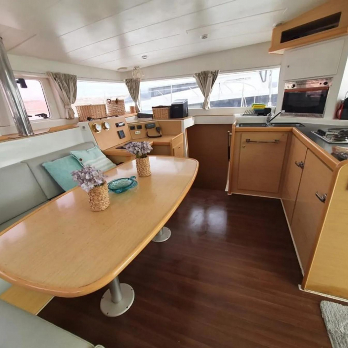 Mia | Lagoon 400 photo 4