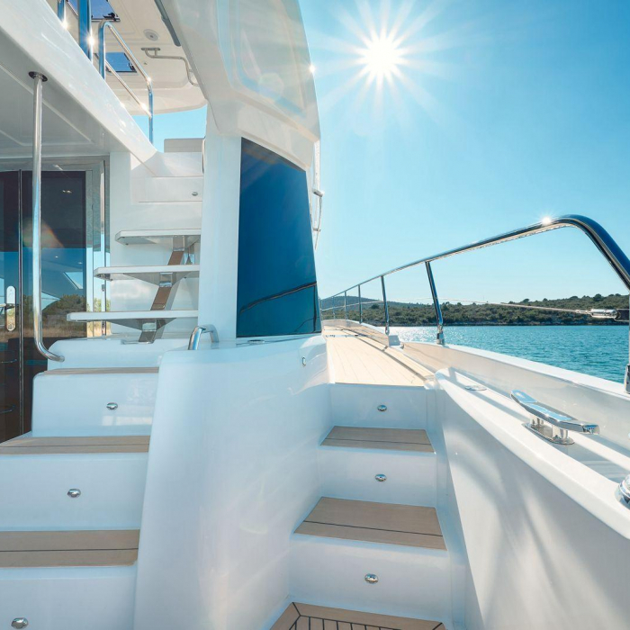 By My Side | Aquila 54 photo 14