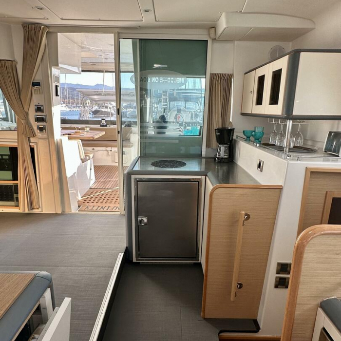 Infinity | Lagoon 500 photo 14