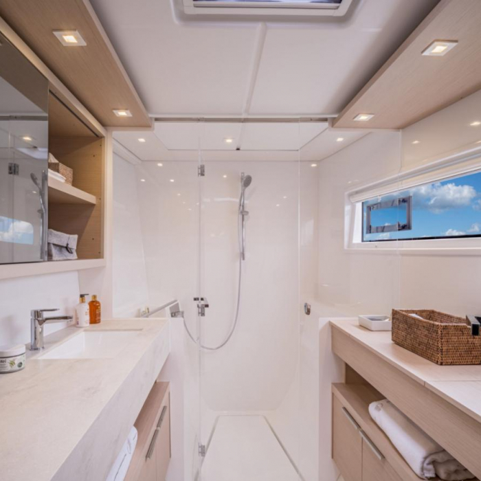 Overseas | Lagoon 46 Flybridge photo 28