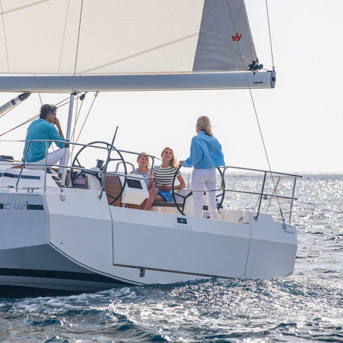 Juju | Bavaria C42 photo 2