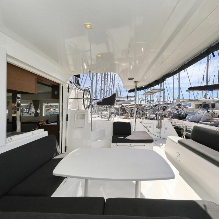 Liquid Spirit | Lagoon 40 photo 7