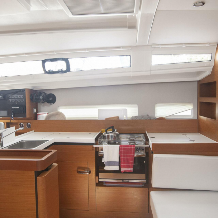 Sea Breeze | Sun Odyssey 410 photo 7