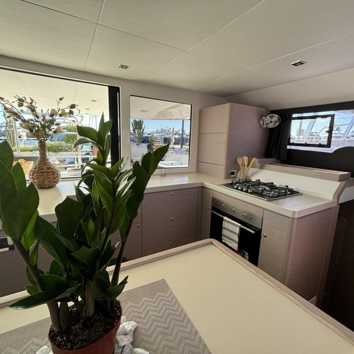 Siente El Mar | Dufour 48 Catamaran photo 9