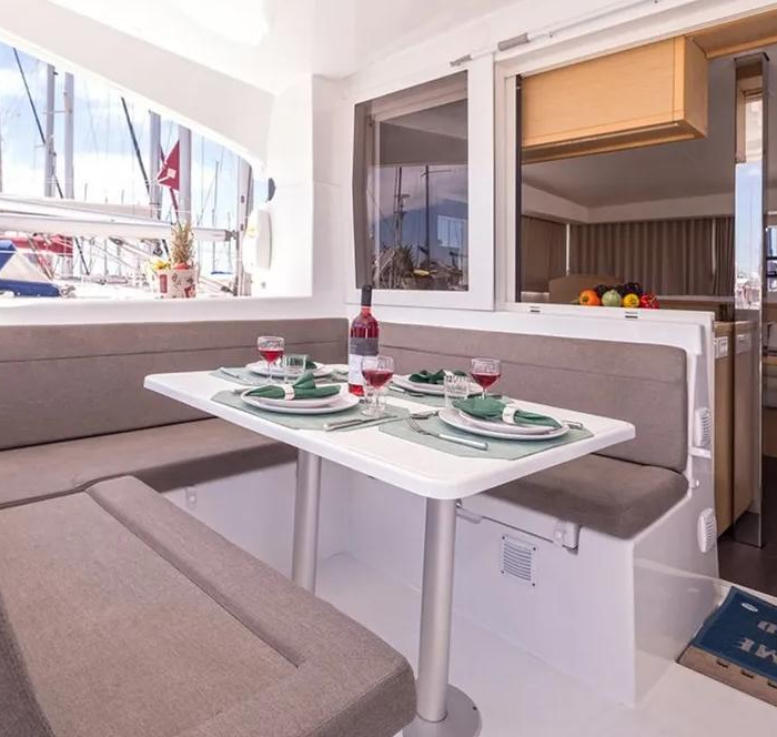 Lost Cat | Lagoon 39 photo 3